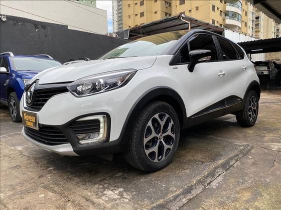 RENAULT CAPTUR 1.6 16V SCE FLEX BOSE X-TRONIC RENAULT CAPTUR 1.6 16V SCE FLEX BOSE X-TRONIC
